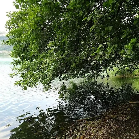 Nel Bosco Con Accesso Diretto Al Lago Chalet Genzano di Roma